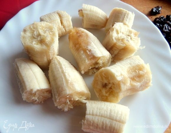 Бананы размять вилкой.