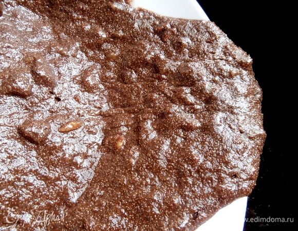 Мультиварку смазать маслом для лучшего доставания и вылить вот такое тягучее тесто.