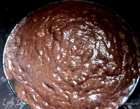 Закрыть крышку и выпекать на программе «выпечка» 50 минут.