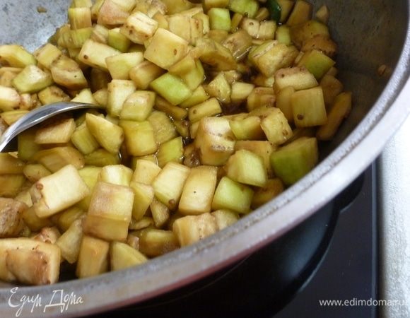 Мешаем пока баклажаны не впитают в себя карамель.