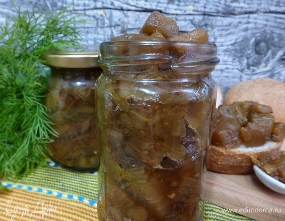 Раскладываем по небольшим баночкам и храним в холодильнике. Большой объем я не готовила и больше недели мармелад у нас не держался. Думаю, баночки с мармеладом можно простерилизовать и хранить несколько месяцев в прохладном месте. У автора на счет этого нет информации. Им то что, в Италии баклажаны круглый год! Захотел и приготовил! Не то что у нас на Ямале! Вкусных вам заготовок!