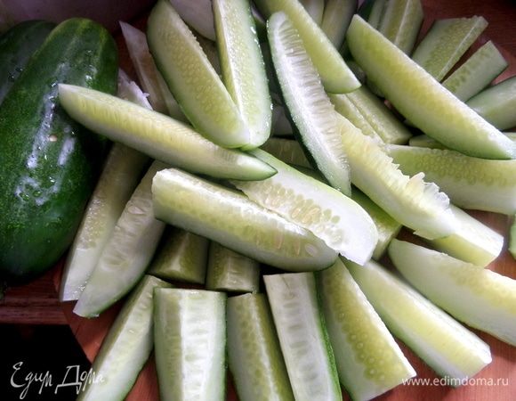 Разрезать на доли. Крупные особи вначале пополам.