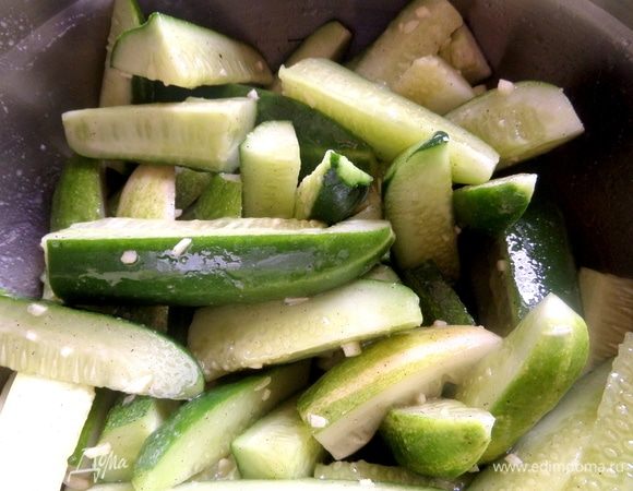 Перемешать и оставить на пару часов на кухне.