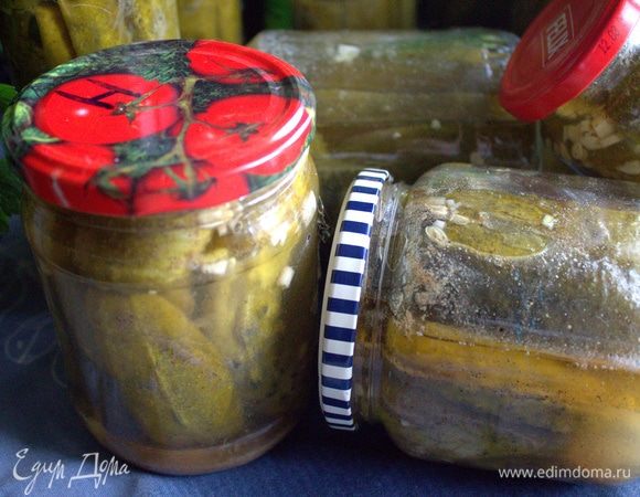 Крышки кипятим и закручиваем после стерилизации.