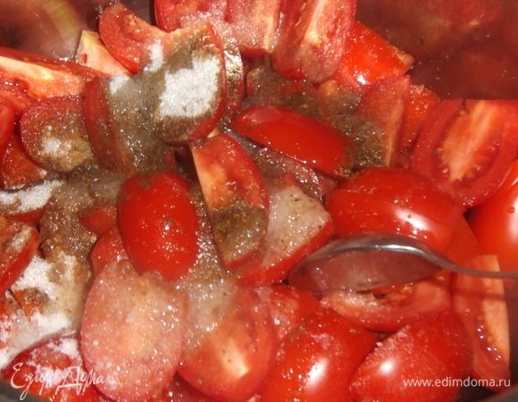 Добавить сахар, соль, уксус, масло, приправу для моркови по-корейски 2 ст. л. Перемешать. 