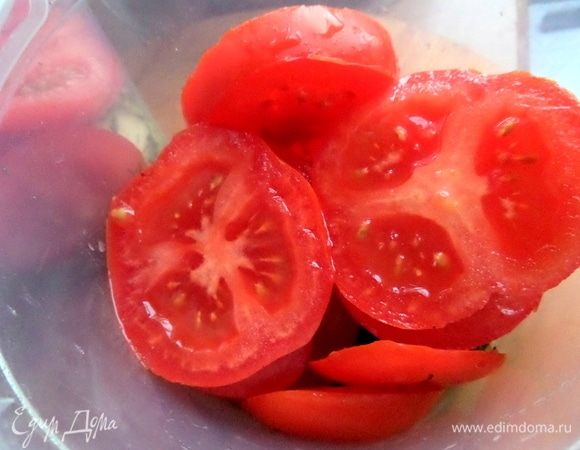 Слой помидоров. Далее можно слои повторять.