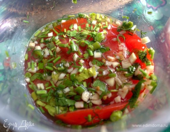 Как видно, очень сильно овощи осели, поэтому потом для хранения я объединила в одну емкость.