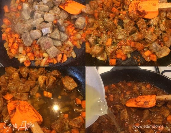 Затем вернуть мясо к овощам. Добавить специи, вино (я в этот раз делала с белым, но с красным мне нравится больше), перемешать и тушить 2–3 мин.