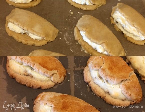 Оставшийся желток смешать с молоком и смазать сочники.