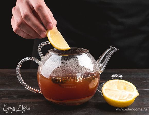 Добавьте дольку лимона, размешайте.<br />
 