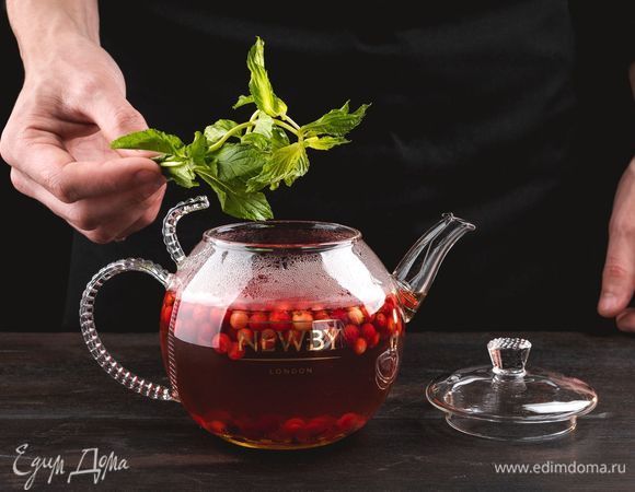 Затем добавьте листики свежей мяты. <br />
 