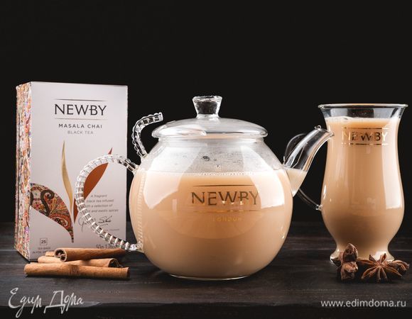 Украсьте напиток звездочками аниса и палочками корицы. Приятного чаепития!<br />
 