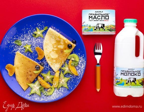 Из блинчиков сложите рыбок, украсьте и подавайте к чаю. Такой завтрак понравится детям!