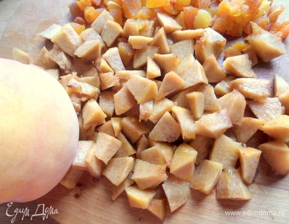 Были дома персики, один очистила и нарезала.