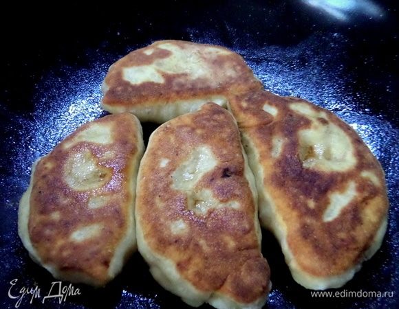 Жарим до румяности, переворачиваем. Я обычно переворачиваю несколько раз.