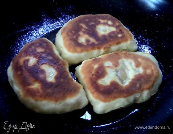 Пирожки при жарке увеличиваются, у меня большие получились.