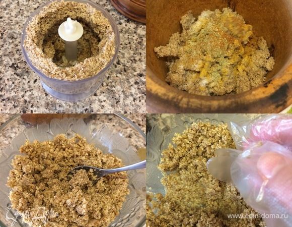 Орехи очень хорошо измельчить в блендере. Потом переложить орехи в большую ступку, добавить специи, соль, чеснок (выдавить через пресс), 1 ч. л. уксуса и все очень хорошо перетереть. Затем переложить массу в миску и начинаем вымешивать массу руками, подливая воду.