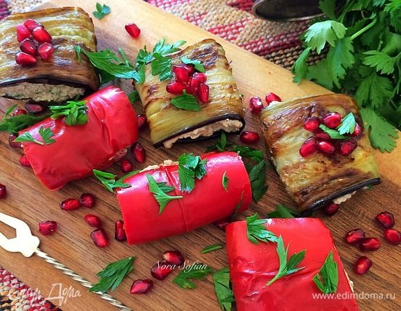 Складываем наши рулетики в контейнер, отправляем в холодильник и даем настояться 2–3 часа.