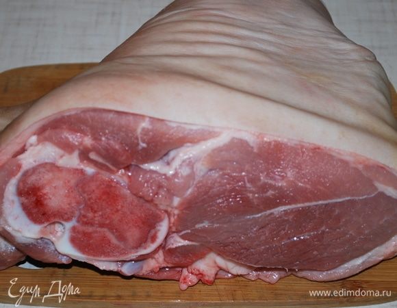 Подготовим свиную рульку.