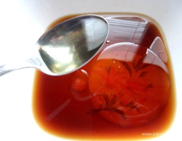 Влить ложками масло (можно использовать ореховое или кунжутное).