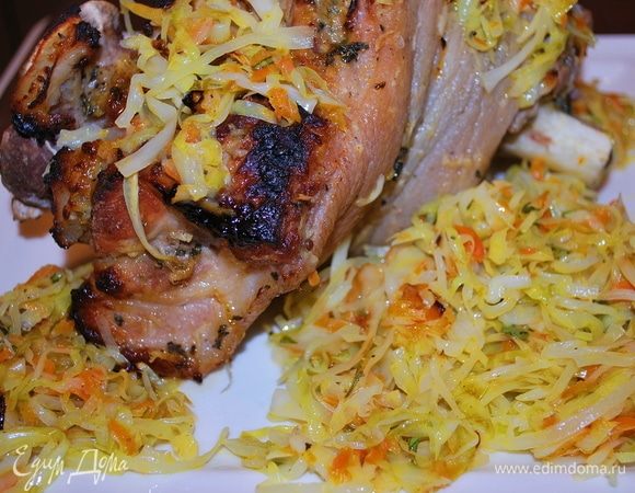 Рулька получается сочная и вкусная. Приятного аппетита.