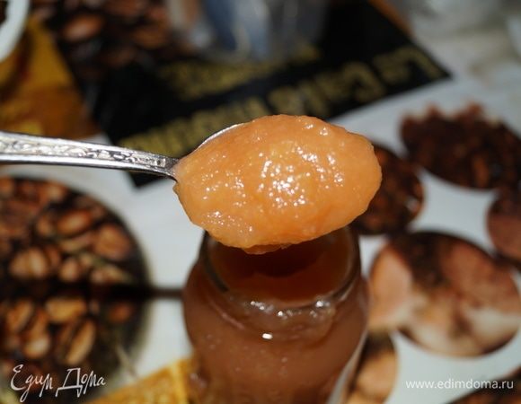 Мы любим есть такое повидло с блинами, оладьями или булочками к чаю.