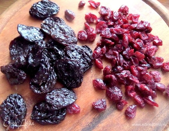 Возьмем такие сухофрукты.