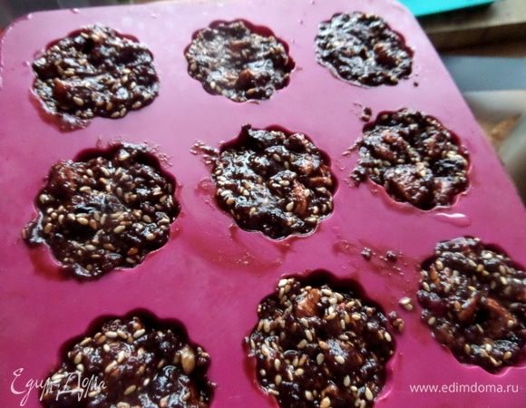 Ставим в холодильник на несколько часов до застывания.