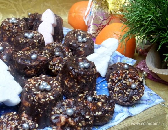 Украсить можно съедобными бусинками.