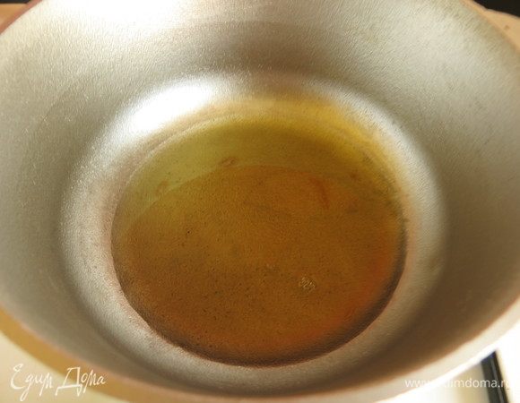 Нагреваем масло.