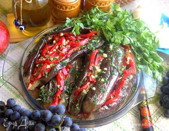 Такую закуску уместно подать гостям, блюдо красиво смотрится.