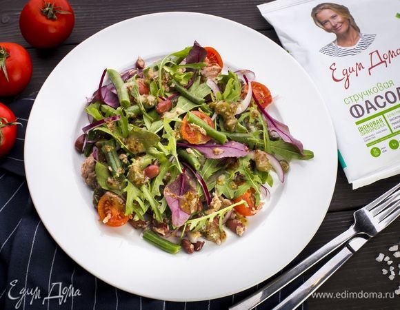 Полейте салат заправкой и подавайте к столу. Приятного аппетита!