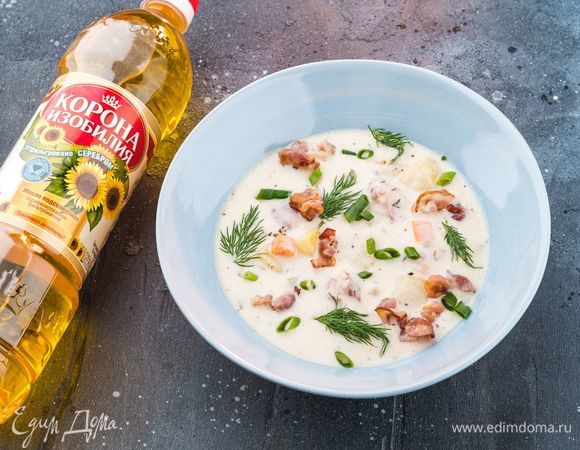 При подаче украсьте суп измельченным луком и укропом. Подавайте блюдо к столу теплым. Приятного аппетита!