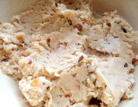 Перетираем состав. Возможно, получится сплошная крошка, если не добавлять растительное масло.