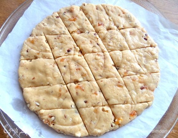 Сделать надрезы ножом. Поставить в СВЧ.