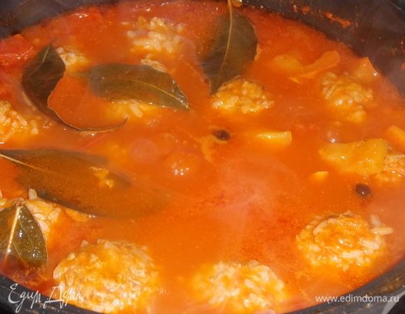 Через 15 минут добавить уксус, лавровый лист, душистый перец.