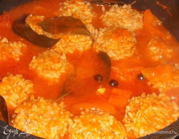 Накрыть крышкой и тушить до готовности.