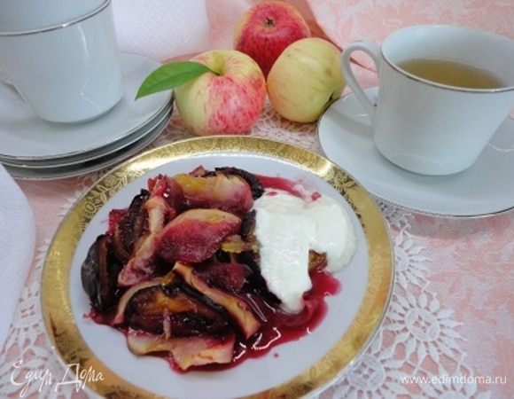 Запекаем 20–25 минут в духовке при температуре 190°C. Подаем со сметаной и хорошим зеленым чаем. У меня мой любимый с жасмином.