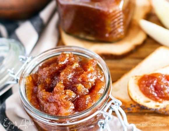 Слегка остывшее повидло переложить в стерильные баночки. Из этого количества ингредиентов получается примерно 500 г повидла. Приятного аппетита!