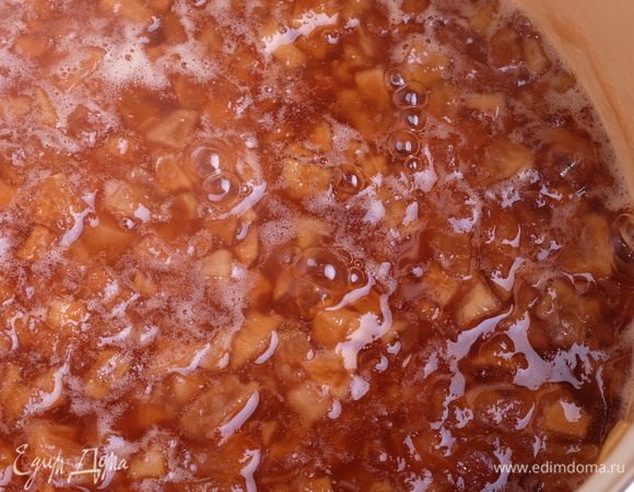 Продолжаем варить. На фото мармелад через час после начала варки.