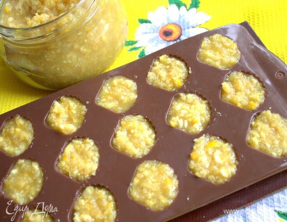 Часть смеси распределить в формочки для льда (или для конфет, как у меня).