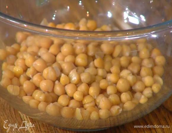 Нут отварить согласно инструкции на упаковке.