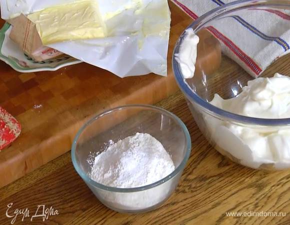 Муку перемешать с разрыхлителем.