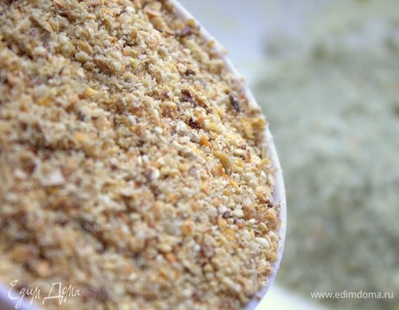 Остальную смесь (кунжут черный и белый, лен, семена подсолнечника) тоже слегка перемолоть.