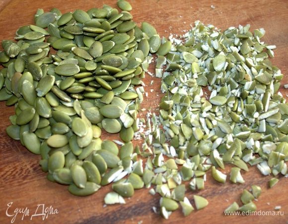Семечки или орехи измельчить, кому как нравится.