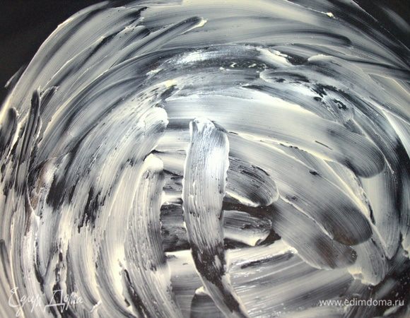 Мультиварку смазать сливочным маслом или растительным.