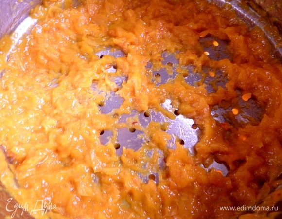 Перетереть через дуршлаг. Косточки вынимать ложкой.