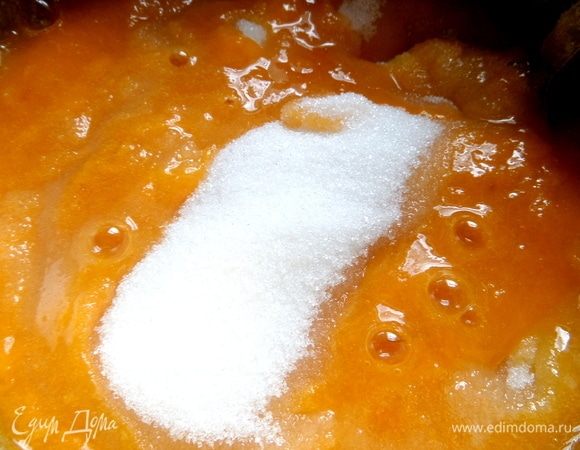 Для большей густоты добавляем еще сахар.
