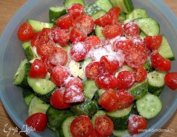 овощи посолить (ложечка с горкой), поперчить.