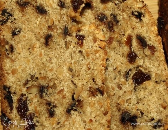 Остывший хлеб нарезаем и подаем к столу.